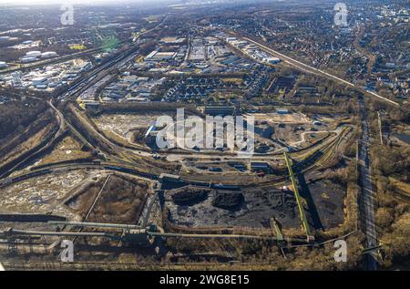 Luftbild, Zechengelände Prosper Haniel und Malakoffturm, Wohngebiet An der Knippenburg, hinten Gewerbegebiet Gohrweide und Baustelle mit Neubau Prologis Park Bottrop An der Knippenburg, Batenbrock-Süd, Bottrop, Ruhrgebiet, Nordrhein-Westfalen, Deutschland ACHTUNGxMINDESTHONORARx60xEURO *** Aerial view, Prosper Haniel colliery site and Malakoff tower, residential area An der Knippenburg, commercial area Gohrweide in the background and construction site with new building Prologis Park Bottrop An der Knippenburg, Batenbrock Süd, Bottrop, Ruhr area, North Rhine-Westphalia, Germany ATTENTIONxMINDES Stock Photo