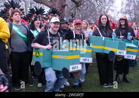London, UK, 3rd February, 2024. Expat New Zealanders taking part in the annual Waitangi Day pub crawl stopped off to perform the Haka in St James's Park. Credit: Eleventh Hour Photography/Alamy Live News Stock Photo