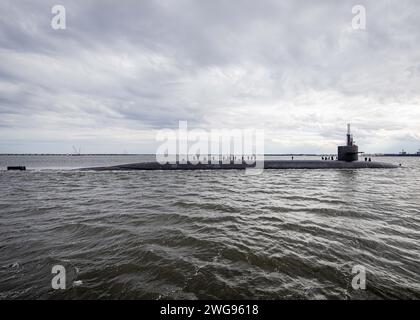 USS Wyoming (SSBN 742) pulls into Norfolk, Va. in support of USSTRATCOM Component Commanders Conference, Feb. 2, 2024. During the conference, leaders of the nation’s nuclear triad will discuss ways to enhance joint warfighting collaboration and strengthen strategic deterrence to ensure the safety and security of the United States and its allies. (U.S. Navy photo by Mass Communication Specialist 1st Class Cameron Stoner) Stock Photo