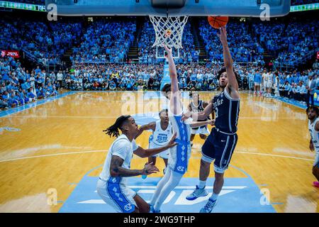 Chapel Hill, NC, USA. 25th Apr, 2023. Duke Blue Devils guard Jared McCain (0) shoots around North Carolina Tar Heels guard Cormac Ryan (3) in the ACC basketball matchup at Dean Smith Center in Chapel Hill, NC. (Scott Kinser/CSM). Credit: csm/Alamy Live News Stock Photo