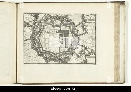 Map of Landau, 1726, 1726 print Map of the reinforcements around the German city of Landau in Der Pfalz. Plate no. 175 in part VIII of the print work: Les Forces de l'Europe, Asie, Afrique et Amerique ... Comme Aussi Les Cartes des Côtes de France et d'Espagne from 1726, this first part with 238 by hand numbered Plates of renowned strong cities and fortresses in the context of the Spanish War of Succession 1701-1713. For the most part, these records have been copied to the anonymous French records of renowned strong cities and forces: in Les Forces de l'Europe and in: Le Theater de la Guerre, Stock Photo