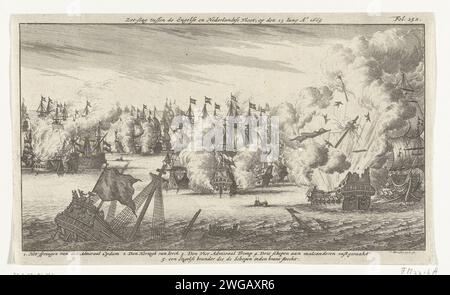 Sea battle at Lowestoft and the explode of De Eendracht, 1665, 1690 - 1692 print Zeegevecht for Lowestoft (LESTOFFE) between the English under the Duke of York and the Dutch under Wassenaer of Obdam, 13 June 1665. On the right the explode of De Eendracht, the flagship of Admiraal Wassenaer of Obdam. Northern Netherlands paper etching battle (+ naval force). Battle of Lowestoft Stock Photo