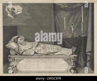 Bavo Costerus Cleerbesem, Recruited, Cornelis Visscher (II) (Rejected Attribution), 1661 - 1666 print Pastor Bavo Costerus Cleerbesem is laid out. At his foot end a crucifix and two burning candles. An angel with a palm branch and a laurel wreath appears in the clouds above him.  paper engraving crucifix  personal devotion. the corpse placed on a bier. cupids: 'amores', 'amoretti', 'putti' Stock Photo