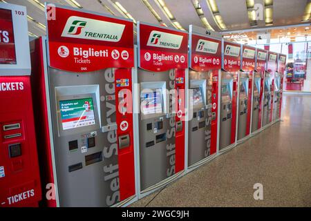 Der Bahnhof Roma Termini ist der Hauptbahnhof in Rom. Es handelt sich ...