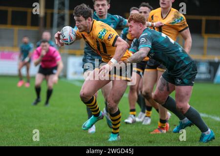 Castleford, UK. 04th Feb, 2024. Sam Wood makes a break*** during the Paul McShane Testimonial match between Castleford Tigers and Huddersfield Giants at the Mend-A-Hose Jungle, Castleford, UK on 4 February 2024. Photo by Simon Hall. Editorial use only, license required for commercial use. No use in betting, games or a single club/league/player publications. Credit: UK Sports Pics Ltd/Alamy Live News Stock Photo