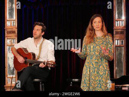 Berlin, Germany. 01st Feb, 2024. Friedolin Müller and Wiebke Eymess from the cabaret duo 'Das Geld liegt auf der Fensterbank, Marie' perform their show NUMMERNSCHIEBEN at the Bar jeder Vernunft in Berlin Wilmersdorf. Credit: XAMAX/dpa/Alamy Live News Stock Photo