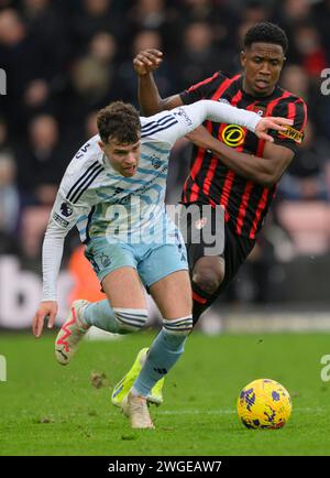 Bournemouth, UK. 30th Jan, 2024. Bournemouth, England, Feb 4th 2024: Bournemouth's Luis Sinisterra (right) battles with Nottingham Forest's Neco Williams (left) during the Premier League football match between Bournemouth and Nottingham Forest at the Vitality Stadium in Bournemouth, England (David Horton/SPP) Credit: SPP Sport Press Photo. /Alamy Live News Stock Photo