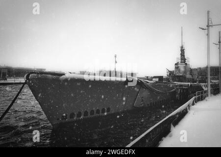 The USS Cobia (SS245), during a snowstorm, and part of the Wisconsin Maritime Museum in Manitowoc, Wisconsin. Stock Photo