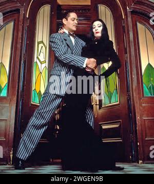 THE ADDAMS FAMILY 1991 Columbia Pictures film with Anjelica Huston as Morticia Addams and Raul Julia as Gomez Addams Stock Photo