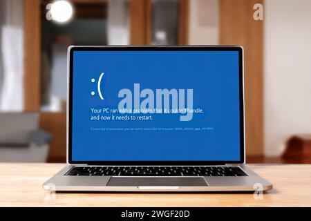 Lake Elsinore, CA, USA - February 4, 2024: A laptop screen with error message of blue screen of death Stock Photo
