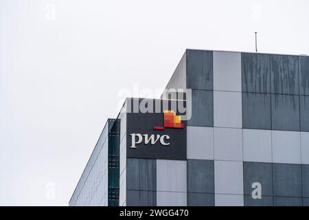 ADELAIDE, SA AUSTRALIA - 23 NOV 2023: PWC logo in the Adelaide CBD, South Australia. Stock Photo