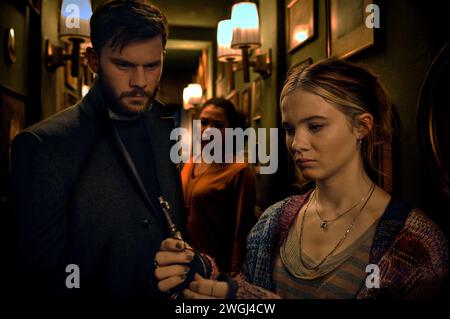 Baghead  Jeremy Irvine, Ruby Barker & Freya Allan Stock Photo