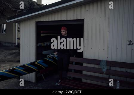 Ukraine. 13th Nov, 2023. Adrien Vautier/Le Pictorium - Sportsmen training in Ukraine during the war - 13/11/2023 - Ukraine/kharkiv oblast - Kayaker Dmytro Danylenko, 24, prepares to launch his kayak. The Ukrainian athlete was 2021 World Champion and bronze medallist at the 2022 World Championships. He will be taking part in one last training session in Ukraine, as winter is approaching and weather conditions are forcing kayakers to leave for warmer climates. Their status as sportsmen and women entitles them to leave the country. Kiev, November 13, 2023. Credit: LE PICTORIUM/Alamy Live News Stock Photo