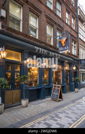 Hide london restaurant hi res stock photography and images Alamy