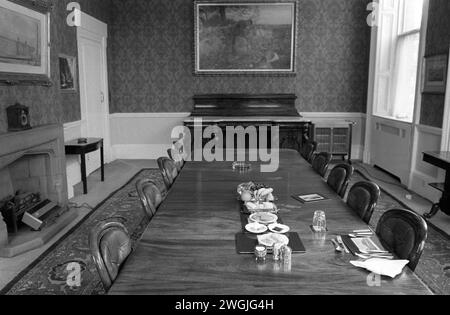 Victorian factory 1980s UK. Saltaire, Salts Mill, West Yorkshire. Managing Directors lunch place setting in the Boardroom 1981 West Yorkshire England 1981 HOMER SYKES. Stock Photo