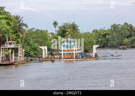A local cross river ferry in the Mekong Delta disembarking Stock Photo ...