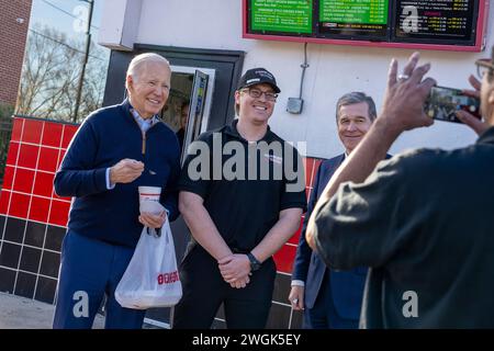 President Joe Biden and Governor Roy Cooper get milkshakes at Cookout, a hamburger restaurant, Thursday, January 18, 2024, en route to the home of the Fitts family. (Official White House Photo by Adam Schultz) Stock Photo