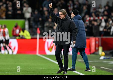 Thomas Frank manager of Brentford celebrates Neal Maupay of Brentford’s goal to make it 1-0 during the Premier League match Brentford vs Manchester City at The Gtech Community Stadium, London, United Kingdom, 5th February 2024  (Photo by Cody Froggatt/News Images) Stock Photo