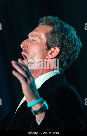 Los Angeles, United States. 19th Jan, 2024. Aaron Lazar, an award-winning actor and singer, receives the Essey Spotlight Award for his commitment to raising ALS awareness around the globe during the ALS Golden West's “Champions for Cures and Care” gala on January 19, 2024 at Hilton Hotel, Los Angeles, California. After receiving the award, Lazar, who was diagnosed with ALS (amyotrophic lateral sclerosis) a couple years ago, performed an excerpt of the song 'The Impossible Dream' from ''Man of La Mancha.'' Photo by Jana Ašenbrennerová/Sipa USA Credit: Sipa USA/Alamy Live News Stock Photo