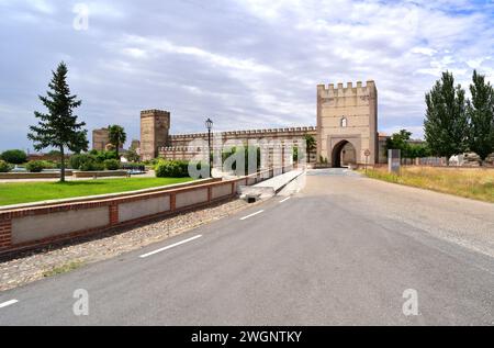 Madrigal de las Altas Torres, walls and Arevalo door. Avila province, Castilla y Leon, Spain. Stock Photo