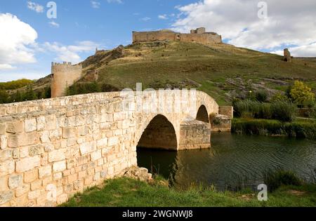 El Burgo de Osma, castle (10-11th centuries) and medieval bridge. Soria province, Castilla y Leon, Spain. Stock Photo