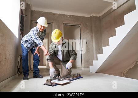 Contractor pointing and talking to worker Stock Photo