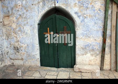 Small cell of the Coptic Orthodox Church situated on the roof of the Church of the Holy Sepulchre in Jerusalem, Israel Stock Photo