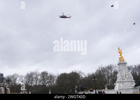 Buckingham Palace, London, UK. 6th Feb 2024. A Helicopter lands at Buckingham Palace  Credit: Matthew Chattle/Alamy Live News Stock Photo