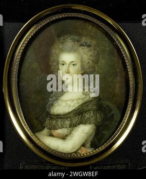 Frederika Sophia Wilhelmina (Wilhelmina; 1747-1820), princess of Prussia. Wife of Prince Willem V, Johannes Emilius Phaff, 1767 - 1820 miniature (painting) Portrait of Frederika Sophia Wilhelmina (1747-1820), princess of Prussia. Wife of Prince Willem V. Ten Halven Lijve, sitting in a chair, to the left. Part of the portrait miniatures collection.  ivory. metal. glass Stock Photo