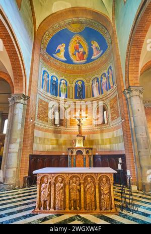 PIACENZA, ITALY - APRIL 6, 2022: The altar of Santa Brigida d'Irlanda Church with frescoes, wooden and stone carvings, Piacenza, Italy Stock Photo