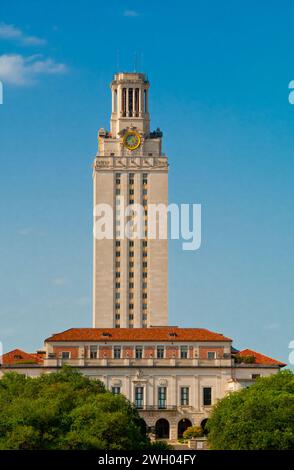 University of Texas Tower, completed in 1937, the Main Building's historic tower is 307 ft tall - Austin, Texas - USA Stock Photo