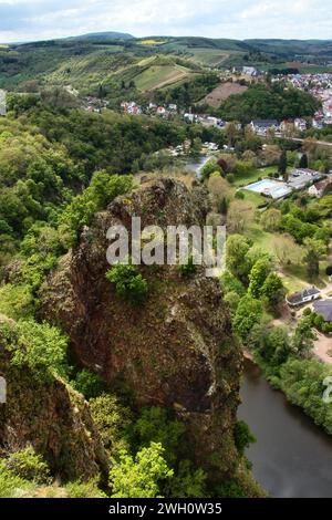 Bad Munster, Germany - May 12, 2021: Cliff above Nahe River on a sunny spring day in Rhineland Palatinate, Germany. Stock Photo