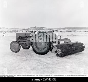 Ferguson tractor in the 1950s. A Ferguson tractor featured a brush behind it. The Ferguson tractors were the first modern agricultural tractors and its three poinkt linkage system was a major development.   1951. Kristoffersson ref BB46-1 Stock Photo