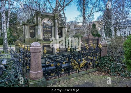 Familiengrab, Dorotheenstädtischer Friedhof, Chausseestraße, Mitte, Berlin, Deutschland *** Family grave, Dorotheenstädtischer Friedhof, Chausseestraße, Mitte, Berlin, Germany Stock Photo