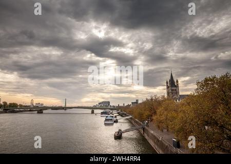 Picture of trankgassenwerft in Cologne at dusk in autumn. Trankgassenwerft is a popular location in Cologne situated along the Rhine River, offering s Stock Photo