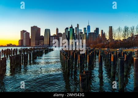 A beautiful shot of the Manhattan skyline and Hudson River at sunset ...