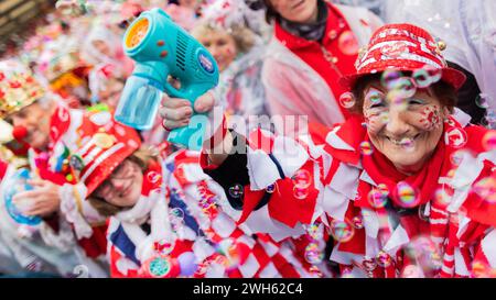 Cologne, Germany. 08th Feb, 2024. Carnival revellers celebrate the opening of the street carnival on Alter Markt on Weiberfastnacht. Credit: Rolf Vennenbernd/dpa/Alamy Live News Stock Photo