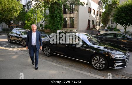 Hanover, Germany. 01st Sep, 2023. Stephan Weil (SPD), Minister President of Lower Saxony, gets out of an official car in front of the guest house of the Lower Saxony state government. Credit: Julian Stratenschulte/dpa/Alamy Live News Stock Photo