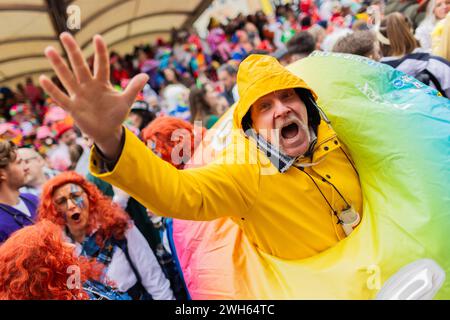 Cologne, Germany. 08th Feb, 2024. Carnival revellers celebrate the opening of the street carnival on Alter Markt on Weiberfastnacht. Credit: Rolf Vennenbernd/dpa/Alamy Live News Stock Photo