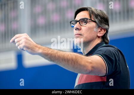 Doha, Qatar. 08th Feb, 2024. Carlo Silipo head coach of team Italy during the water polo women match between team Italy (white caps) and team Canada (blue caps) of the 21st World Aquatics Championships at the Aspire Dome in Doha (Qatar), February 8, 2024. Credit: Insidefoto di andrea staccioli/Alamy Live News Stock Photo