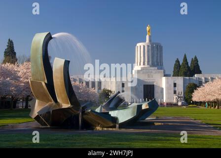 State Capitol with fountain, Oregon State Capitol grounds, Salem, Oregon Stock Photo