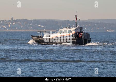 The Williams Shipping pilot vessel WILLSERVE in The Solent Stock Photo