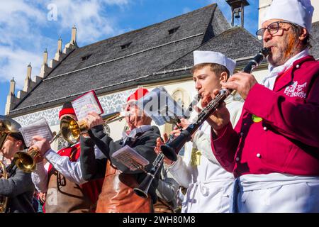 Imster Schemenlaufen carnival, church Imst in background, Stadtmusik town music band Imst Imst Tirol, Tyrol Austria Stock Photo