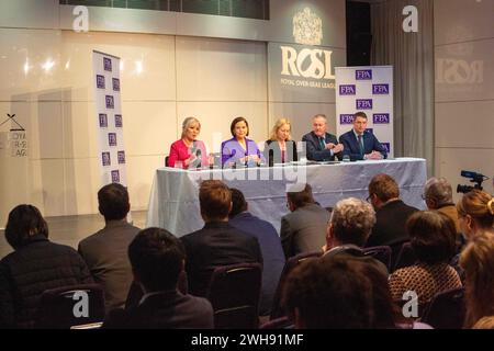 London, England, UK. 8th Feb, 2024. (Left to Right )First Minister of Northern Ireland MICHELLE O'NEILL, Sinn Fein President MARY LOU MCDONALD, FPA Director DEBORAH BONETTI, Minister of Economy of Northern Ireland CONOR MURPHY and Member of Parliament JOHN FINUCANE are seen at Foreign Press Association briefing. (Credit Image: © Tayfun Salci/ZUMA Press Wire) EDITORIAL USAGE ONLY! Not for Commercial USAGE! Stock Photo