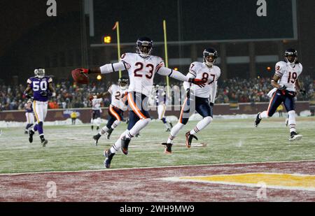 Chicago Bears wide receiver Devin Hester (23) returns a record-setting punt during the third quarter against the Minnesota Vikings at TCF Bank Field in Minneapolis on Dec. 20, 2010. (Photo by Nuccio DiNuzzo/Chicago Tribune/TNS/Sipa USA) Credit: Sipa USA/Alamy Live News Stock Photo