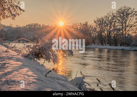 Sunset over the water on a frosty winter evening. Stock Photo