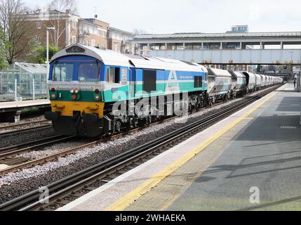 Freightliner-owned Aggregates Industries livery Class 59/0 No. 59004 'Paul A Hammond' working through Kensington Olympia station on 5th April 2023. Stock Photo