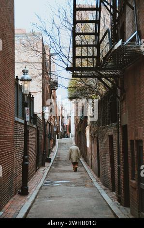 Narrow street in the Beacon Hill neighborhood of Boston, United States, February 2020 Stock Photo
