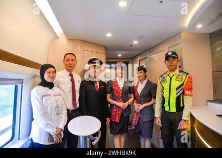 Jakarta Indonesia 2nd Feb 2024 A Woman Cleans A Statue To Greet The   Jakarta L And His Indonesian Colleagues Pose For Photos In A Carriage Of A Running High Speed Train Along The Jakarta Bandung High Speed Railway In Indonesia 7th Feb 2024 Guo Ruitao 2nd L And His Indonesian Colleagues Pose For Photos In A Carriage Of A Running High Speed Train Along The Jakarta Bandung High Speed Railway In Indonesia Feb 7 2024 The Festive Atmosphere To Welcome The Year Of The Dragon Fills The Air In Jakarta The Capital Of Indonesia To Go With Feature Chinese New Year In Indonesia Tapestry Of Festivity Multiculturalism Credit Xu Qinxinhuaalamy Live News 2whbk9k 