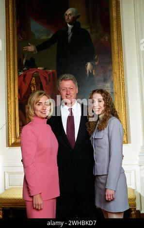 President Bill Clinton, First Lady Hillary Clinton, and daughter Chelsea Clinton pose for photographs in the East Room of the White House - White House Photo January 20, 1997 Stock Photo